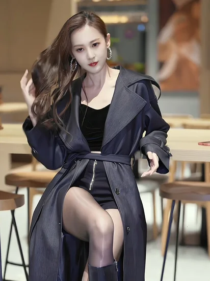 男生把qq放进另一个女生的qq